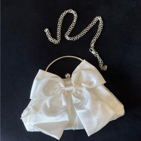 Elegant White Bow Handbag - Picture 4 of 5